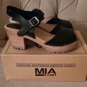 MIA Swedish Greta clogs size 10/40